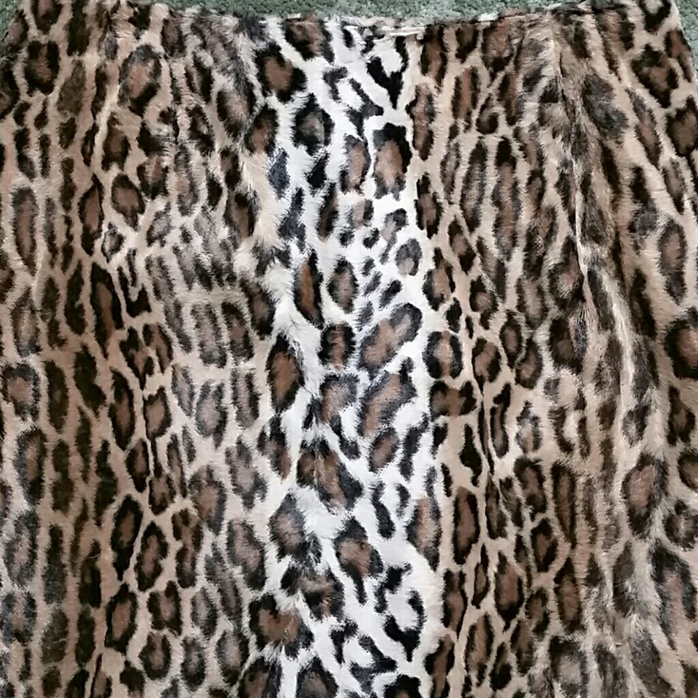 Oscar de la Renta Faux Fur Leopard Pencil Skirt - Picture 2 of 6